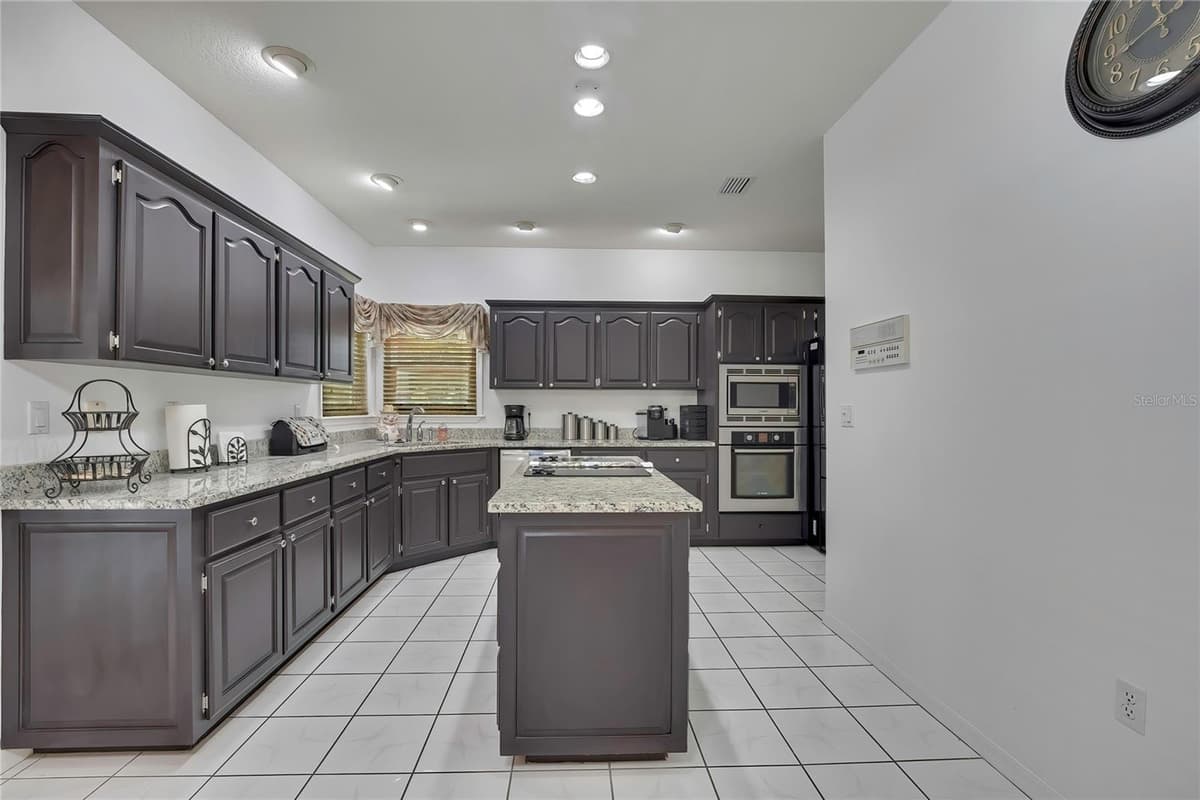 7377 ROYAL OAK DRIVE — photo 18 of 62