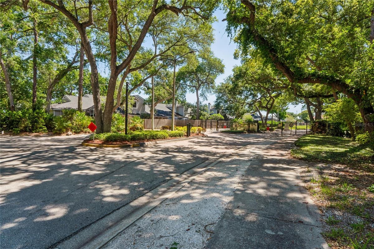 110 HAMMOCK PINE BOULEVARD — photo 32 of 45
