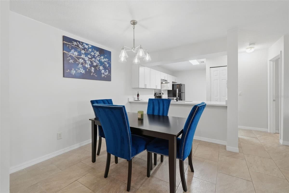 648 KENWICK CIRCLE — photo 3 of 37