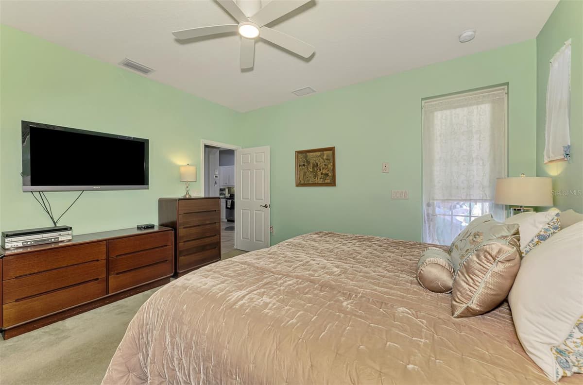 107 WAYFOREST DRIVE — photo 38 of 73