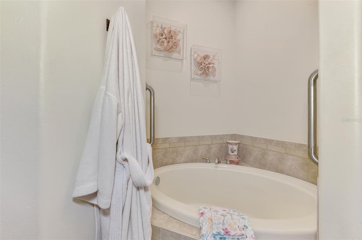 107 WAYFOREST DRIVE — photo 40 of 73