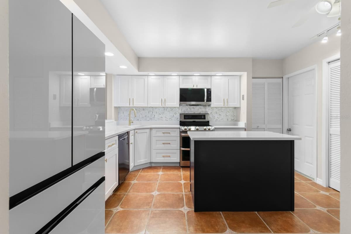 182 HERON BAY CIRCLE — photo 10 of 43