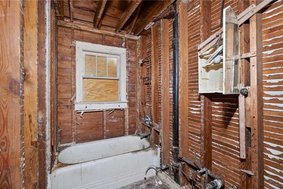 27 MILLS AVENUE — photo 17 of 30