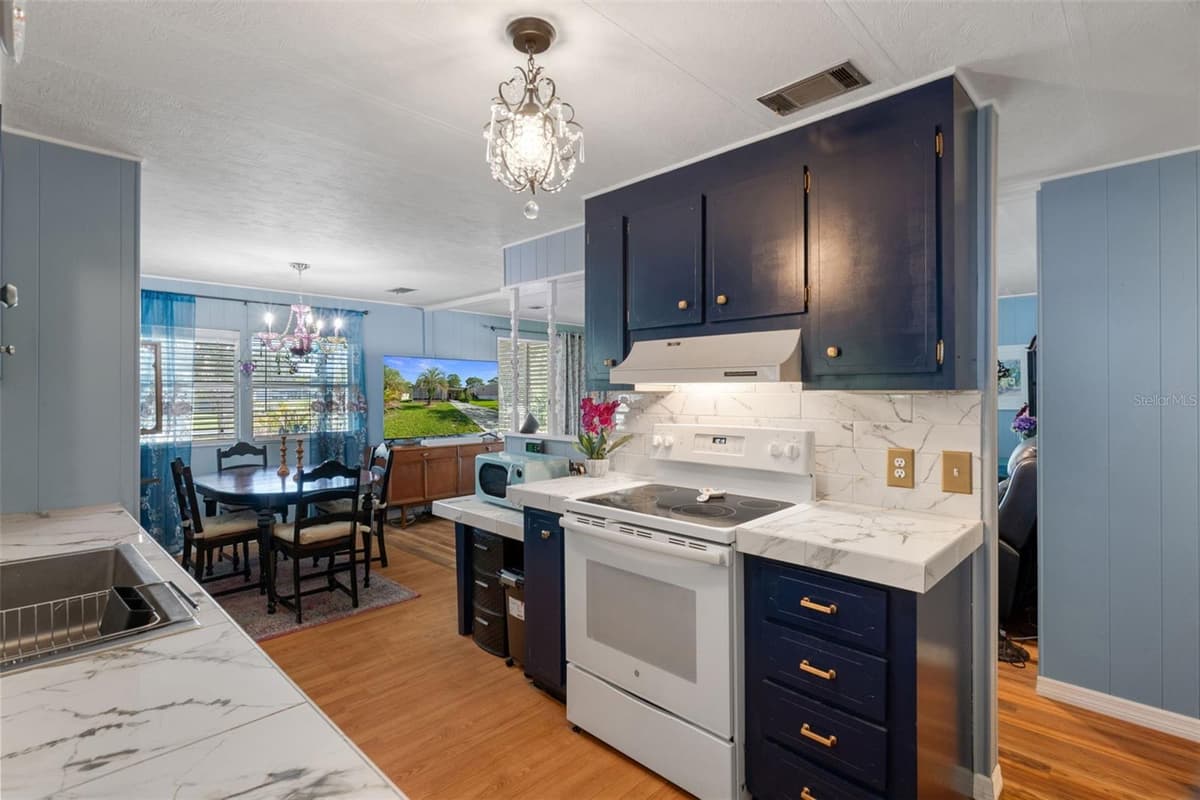 14621 BROOKRIDGE BOULEVARD — photo 9 of 41