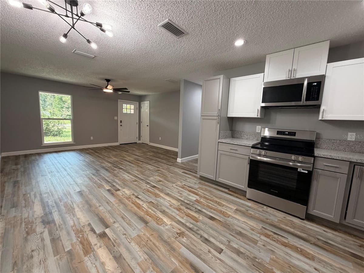217 118TH AVENUE — photo 9 of 20