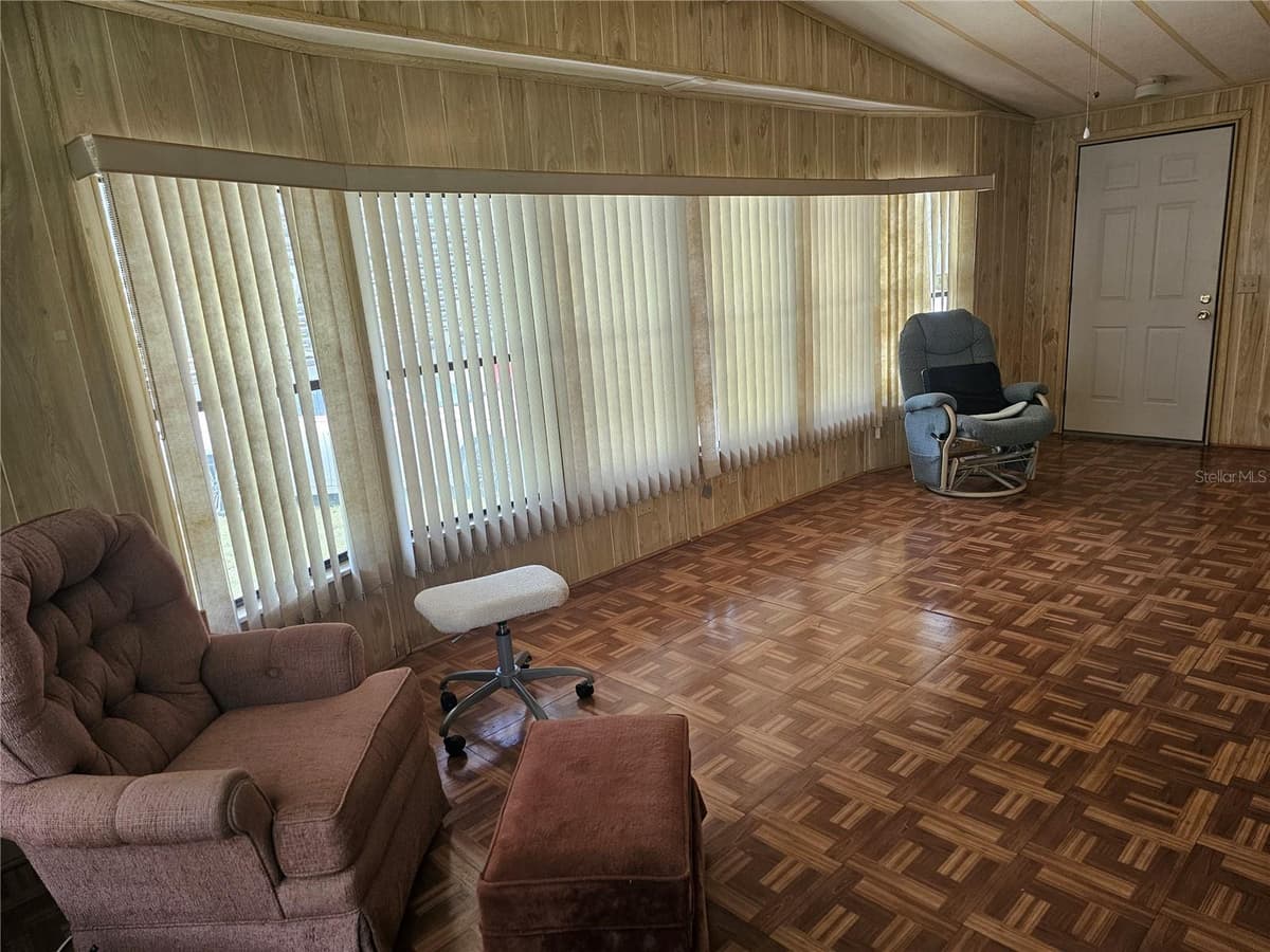 198 SUNSET DRIVE — photo 2 of 25