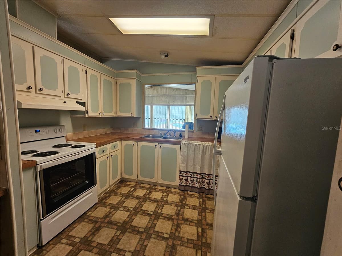 198 SUNSET DRIVE — photo 10 of 25