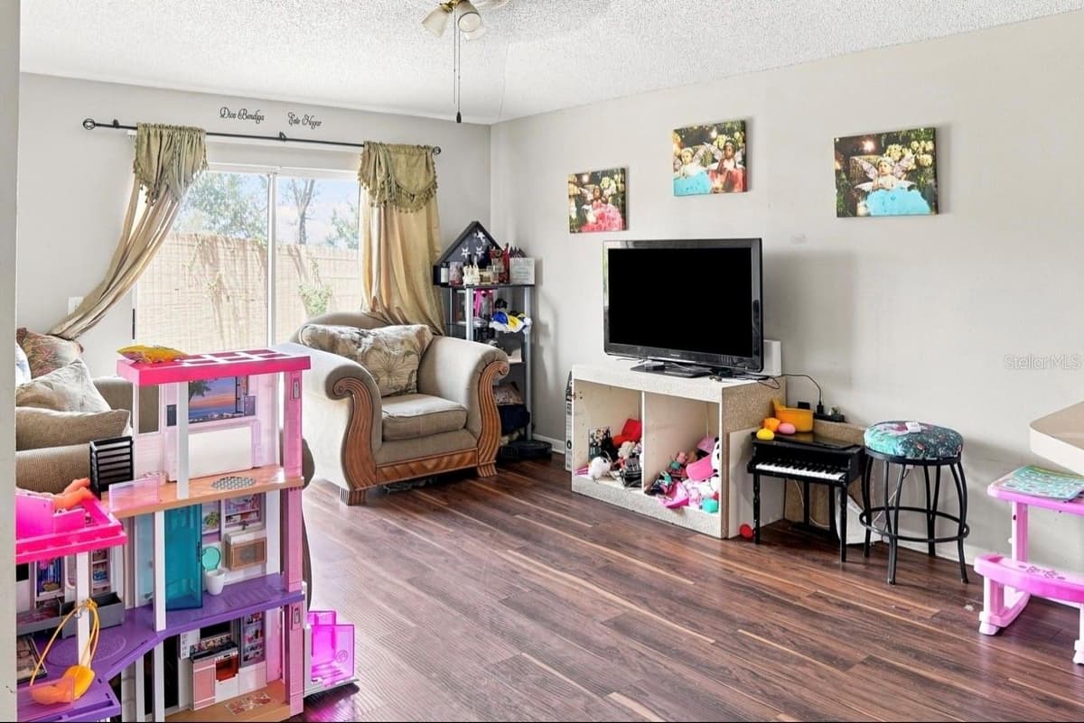 4243 MENDENWOOD LANE — photo 3 of 3