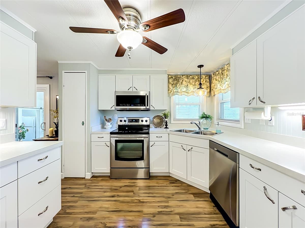 1108 NASSAU CIRCLE — photo 21 of 63