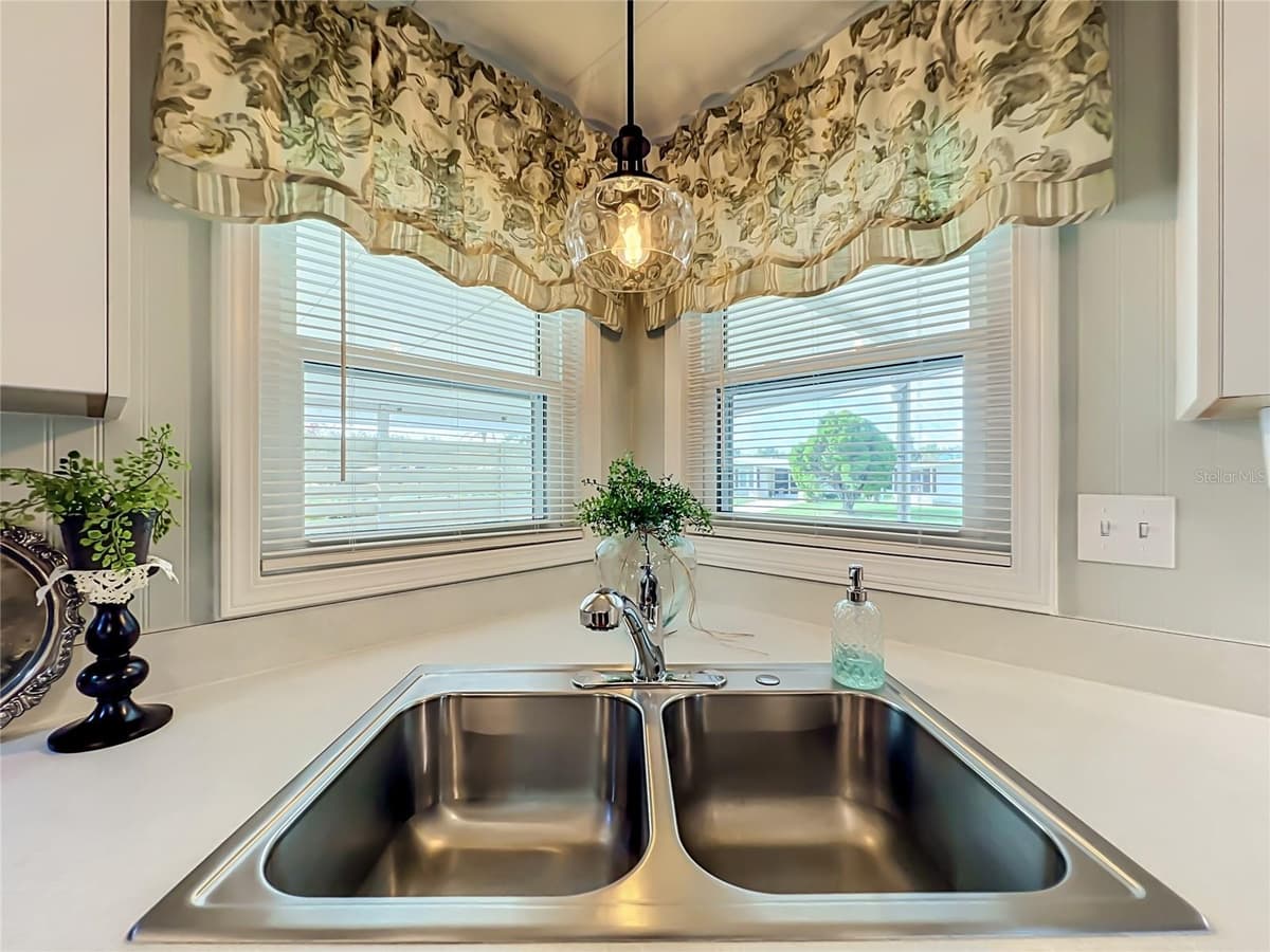 1108 NASSAU CIRCLE — photo 20 of 63