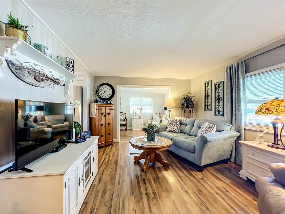 1108 NASSAU CIRCLE — photo 10 of 63