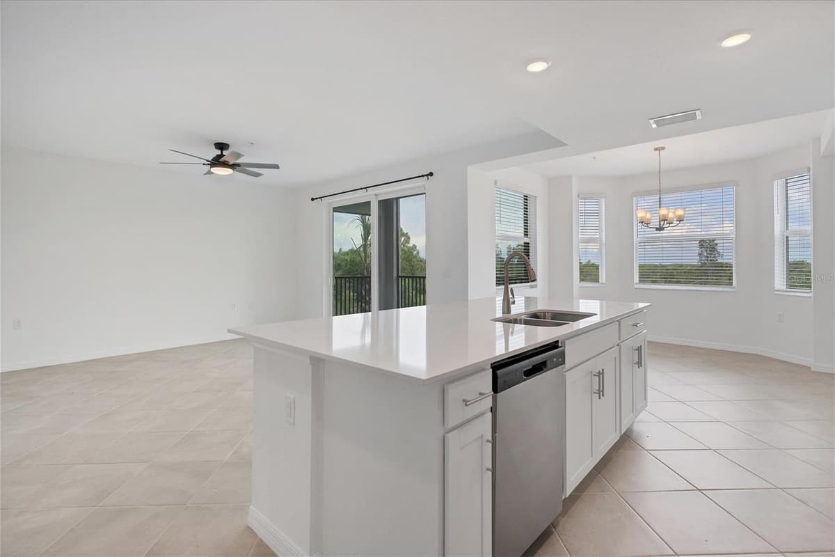 14161 HERITAGE LANDING BOULEVARD — photo 13 of 62