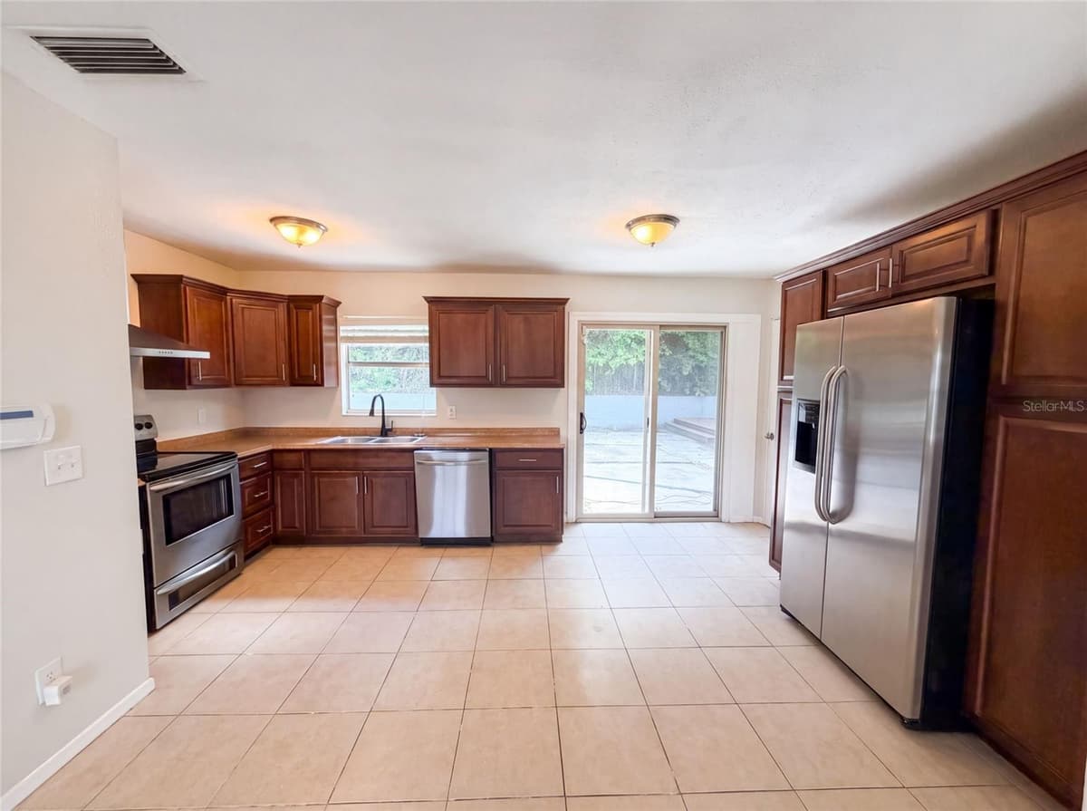 7018 LYNWOOD DRIVE — photo 9 of 13