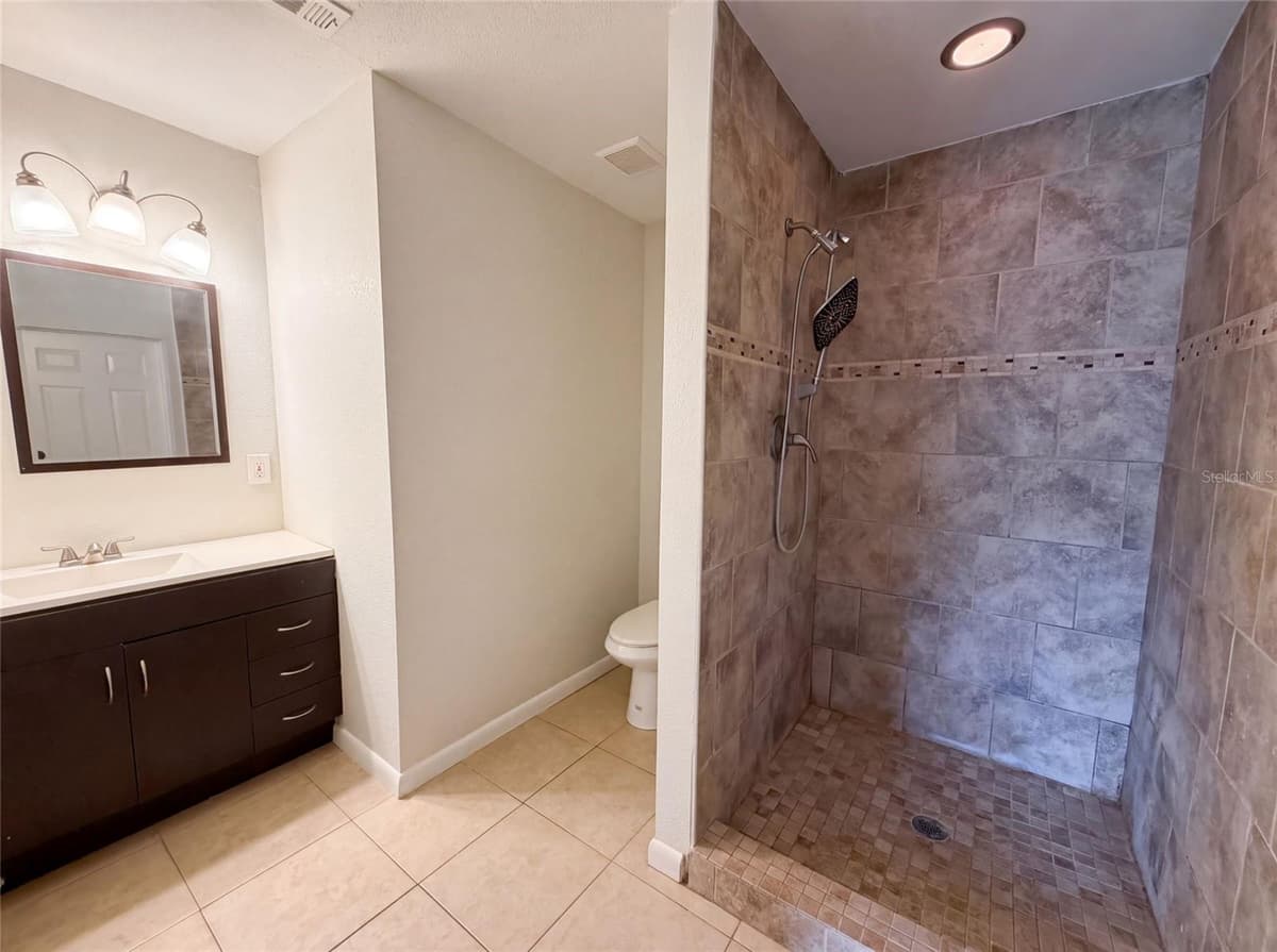 7018 LYNWOOD DRIVE — photo 8 of 13