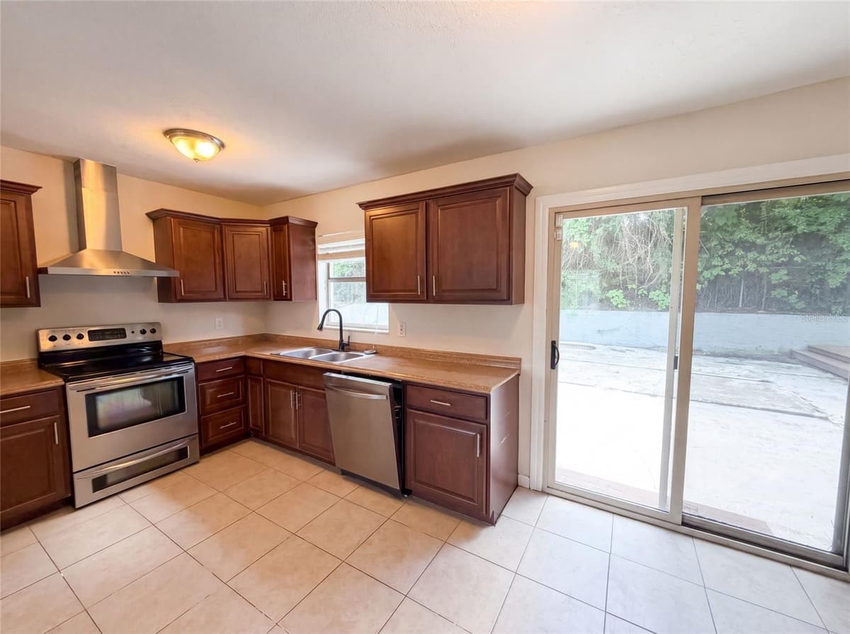 7018 LYNWOOD DRIVE — photo 10 of 13