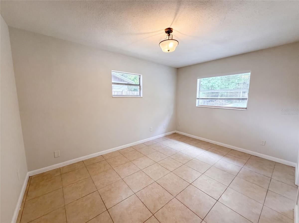 7018 LYNWOOD DRIVE — photo 4 of 13