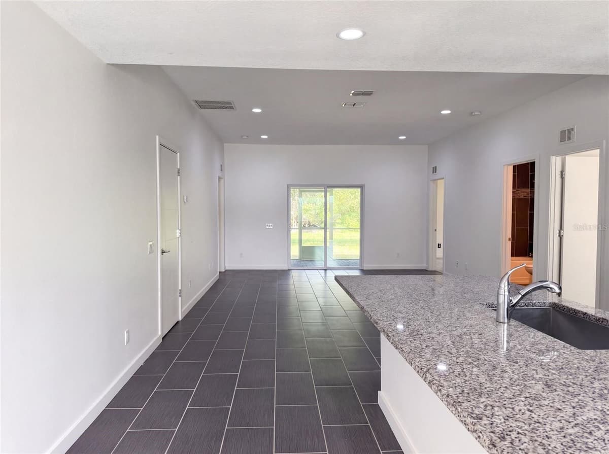 2840 SHADE AVENUE — photo 7 of 21