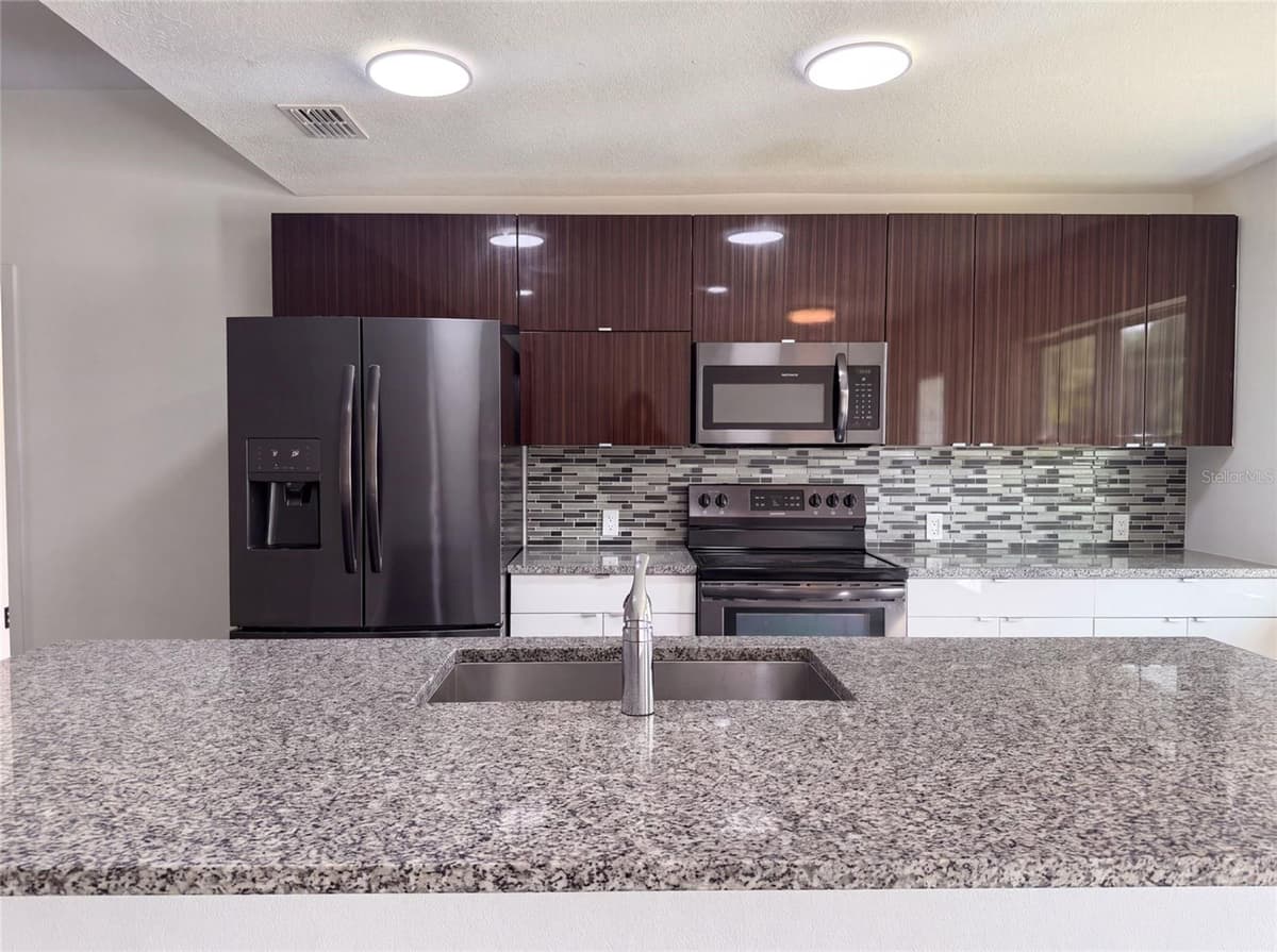 2840 SHADE AVENUE — photo 6 of 21