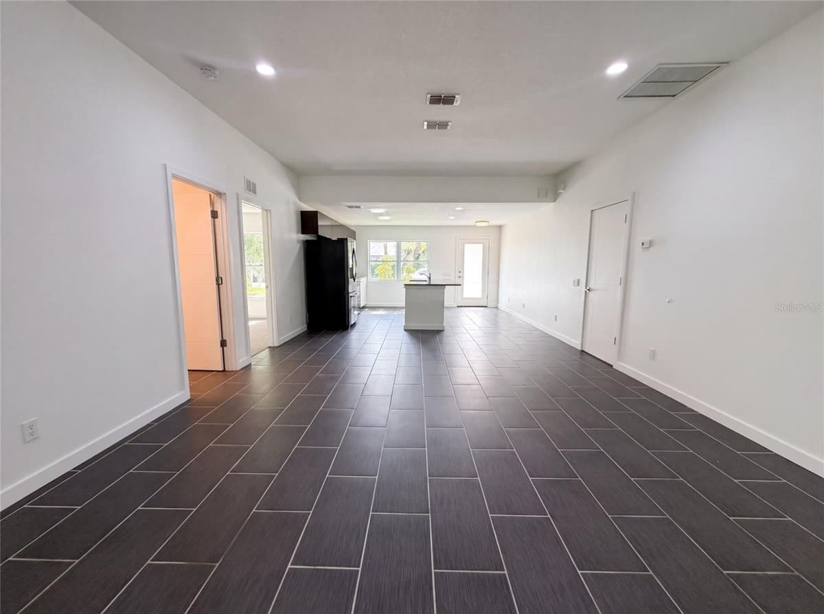 2840 SHADE AVENUE — photo 9 of 21