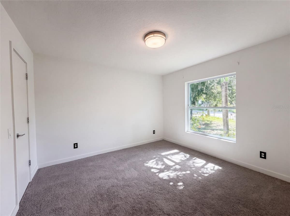 2840 SHADE AVENUE — photo 4 of 21
