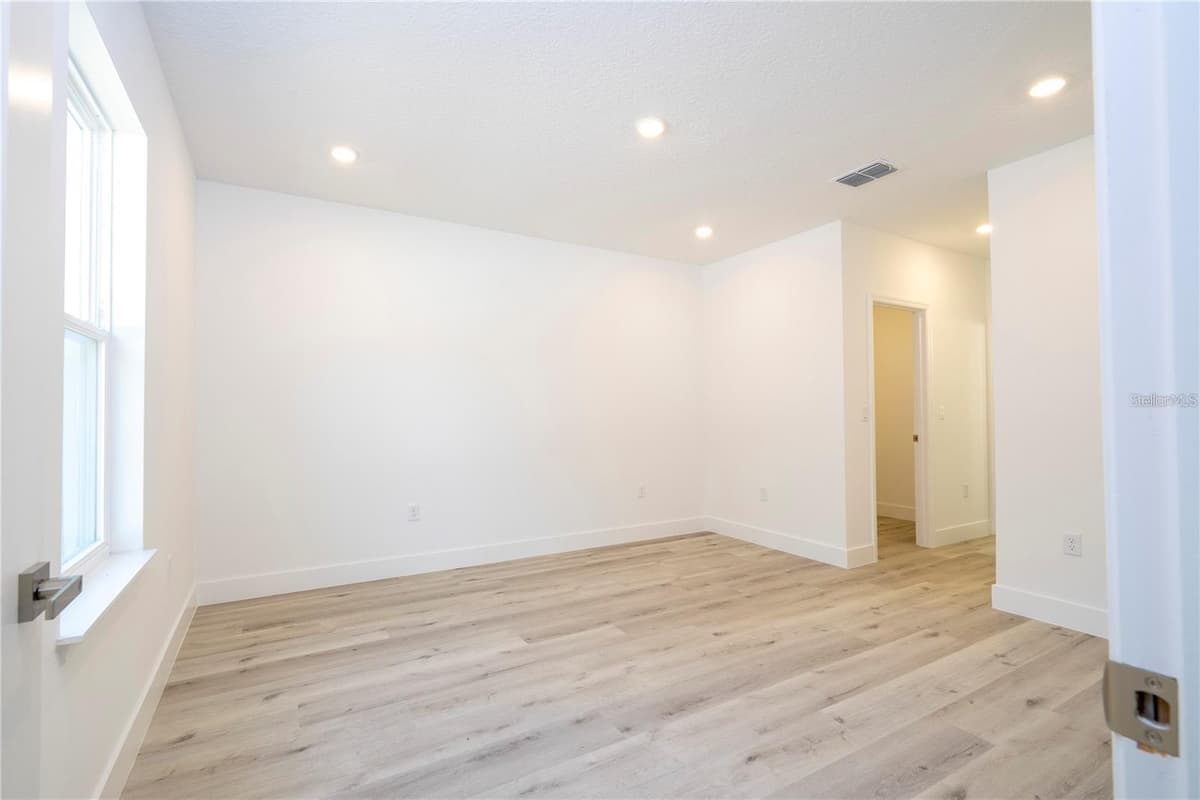 42021 TAMARAC STREET — photo 14 of 32