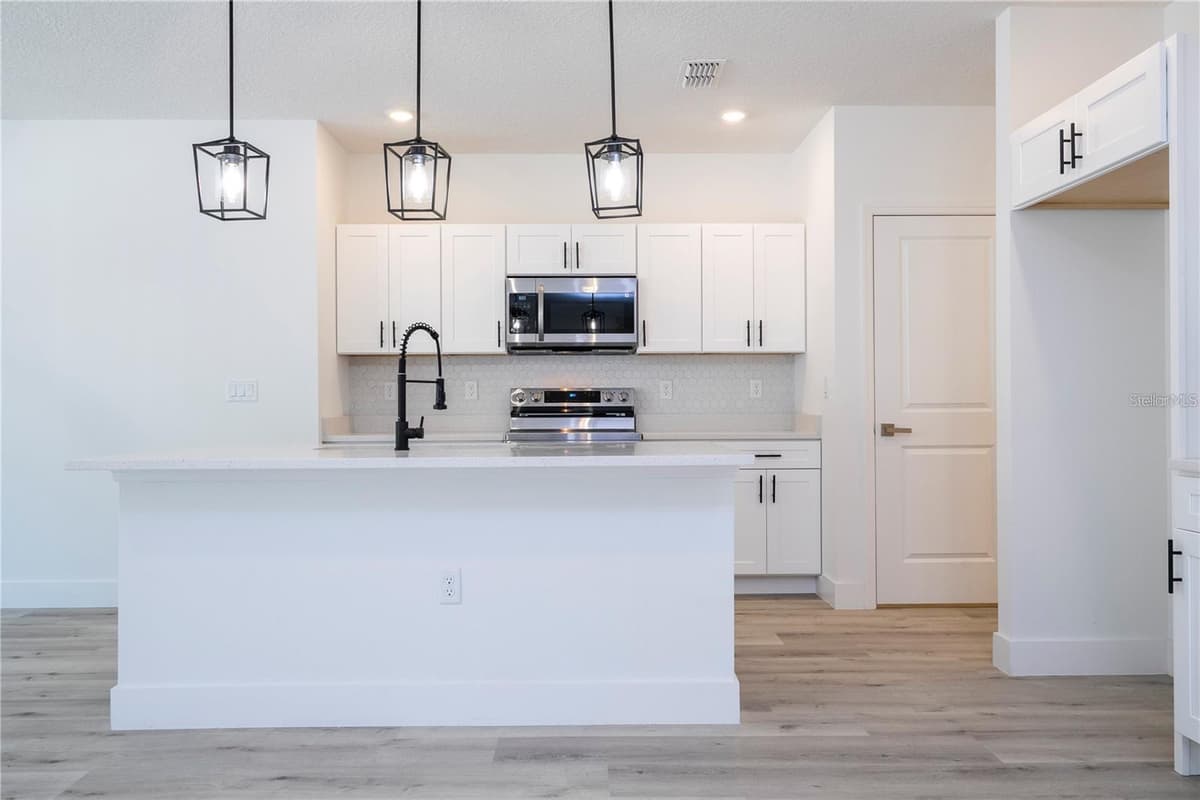 42021 TAMARAC STREET — photo 7 of 32