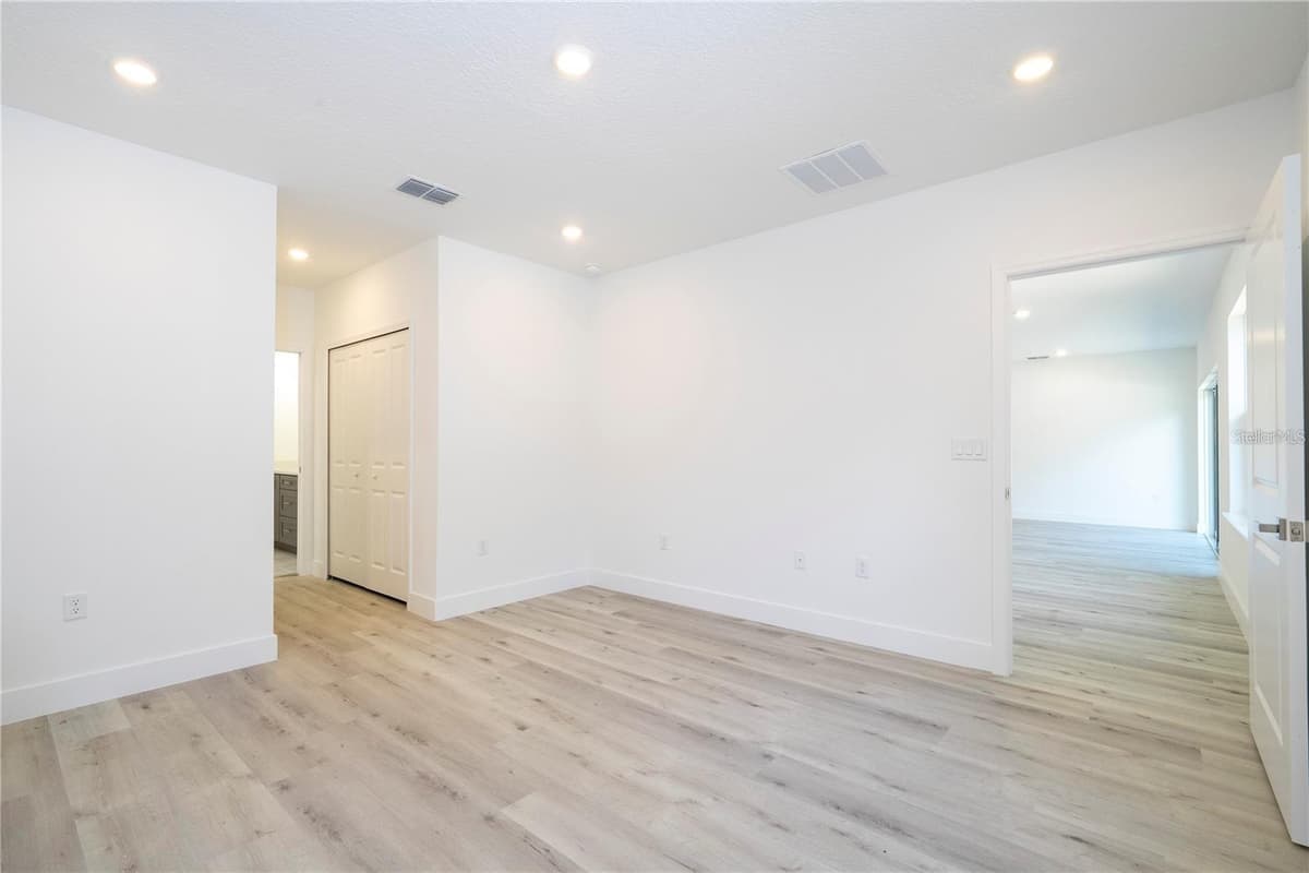 42021 TAMARAC STREET — photo 15 of 32