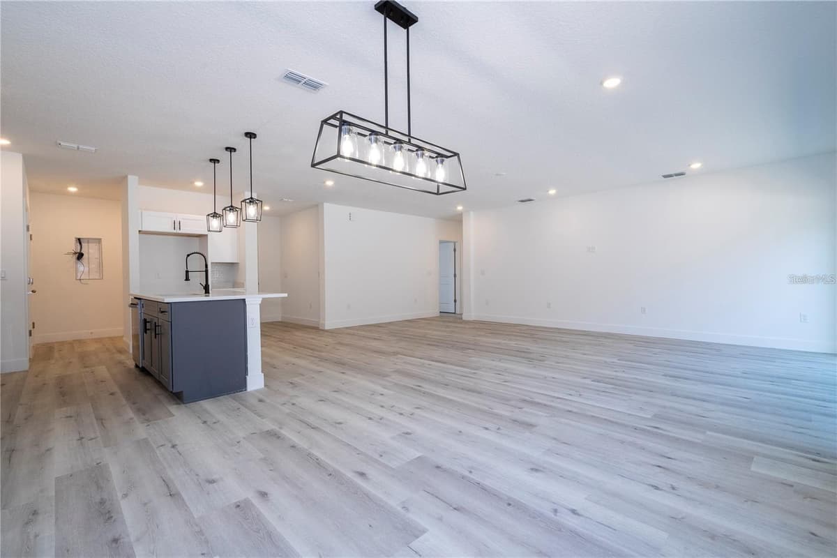 42021 TAMARAC STREET — photo 8 of 32