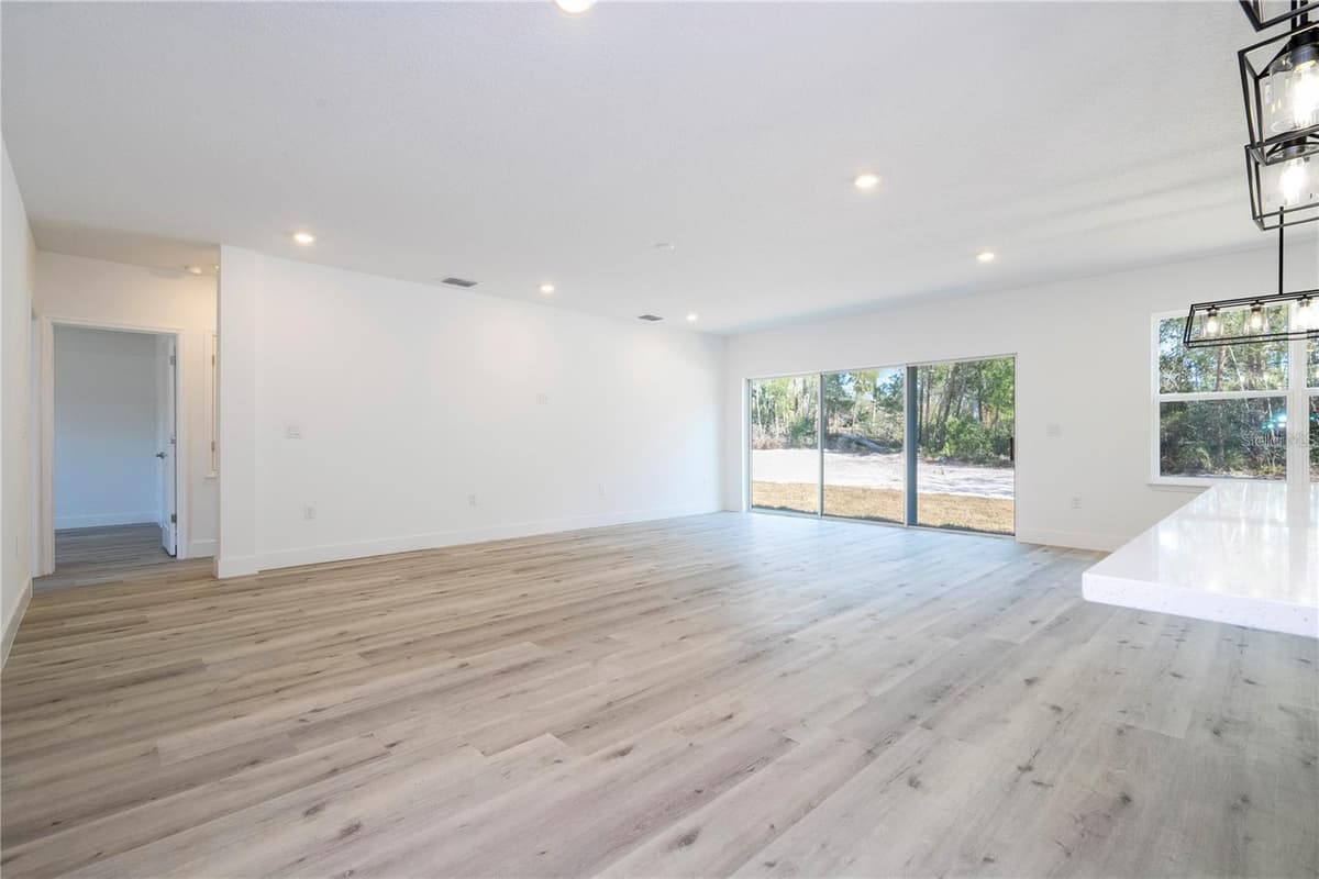 42021 TAMARAC STREET — photo 5 of 32