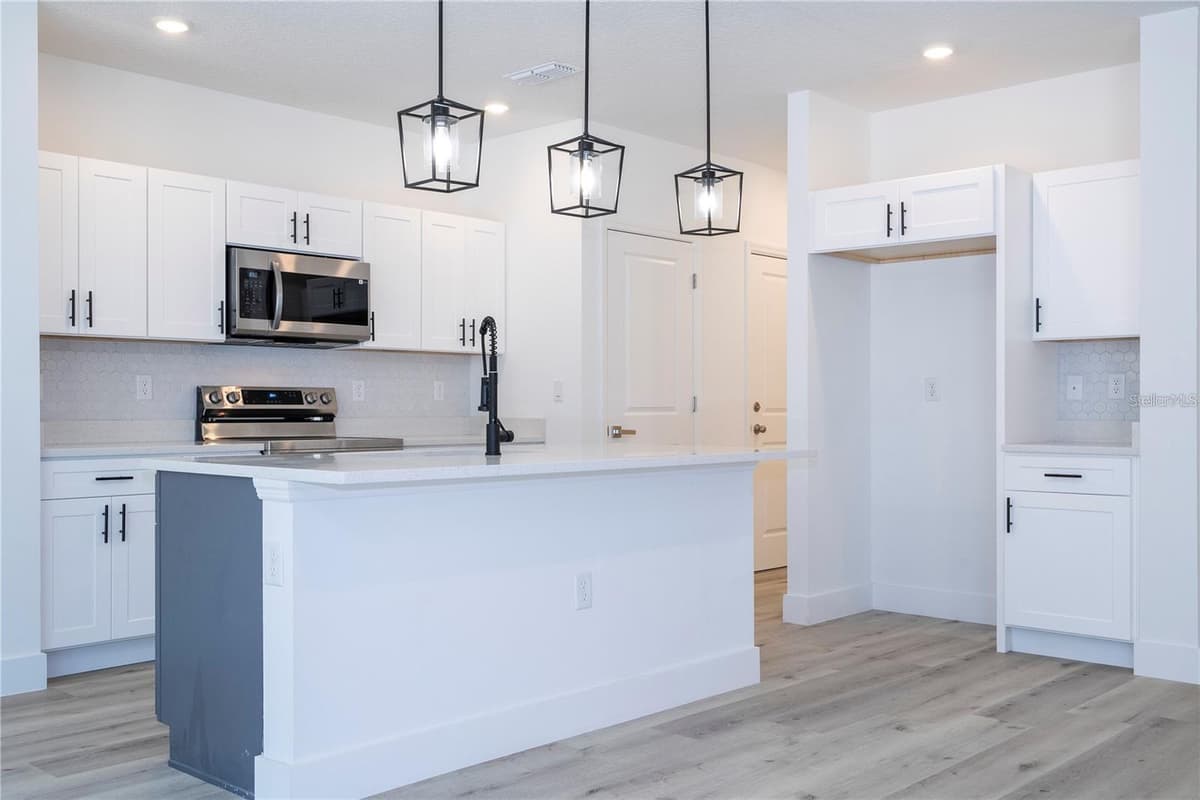 42021 TAMARAC STREET — photo 6 of 32