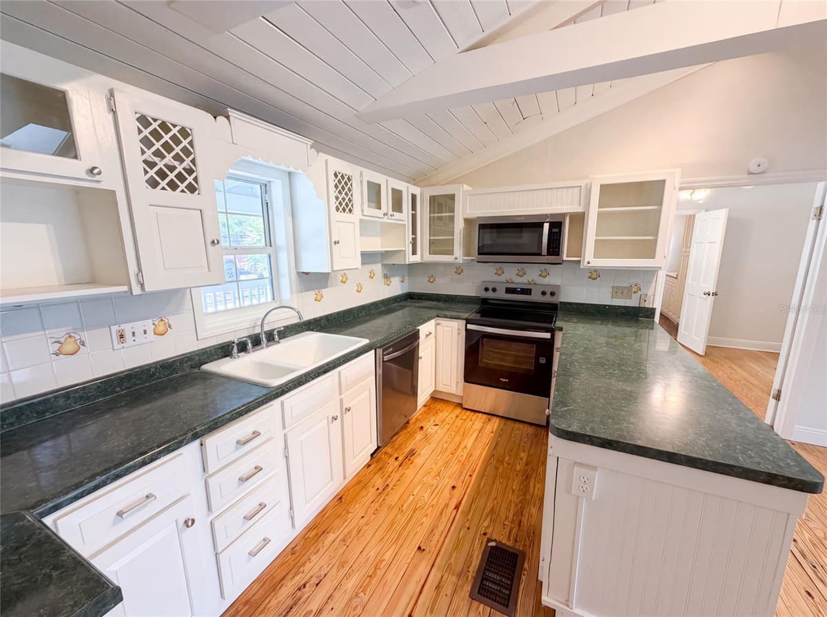 175 LAKE GENEVA ROAD — photo 18 of 27