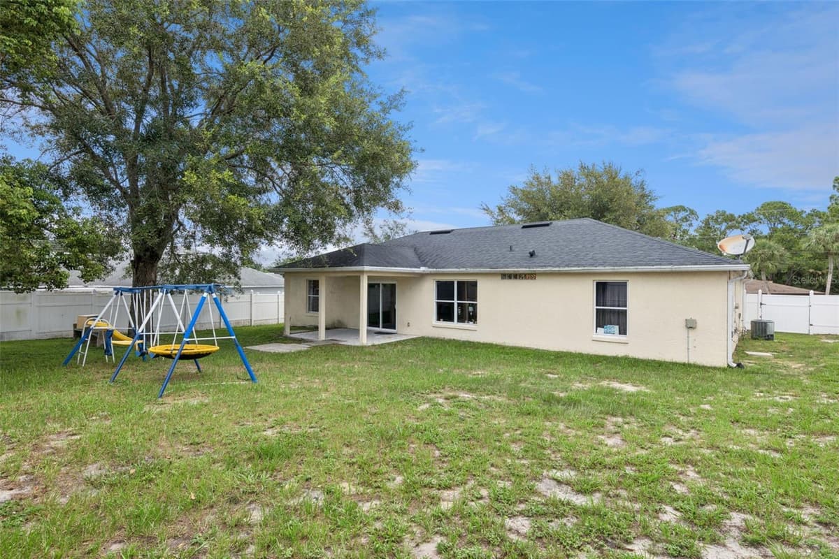 939 CLOVERLEAF BOULEVARD — photo 3 of 15