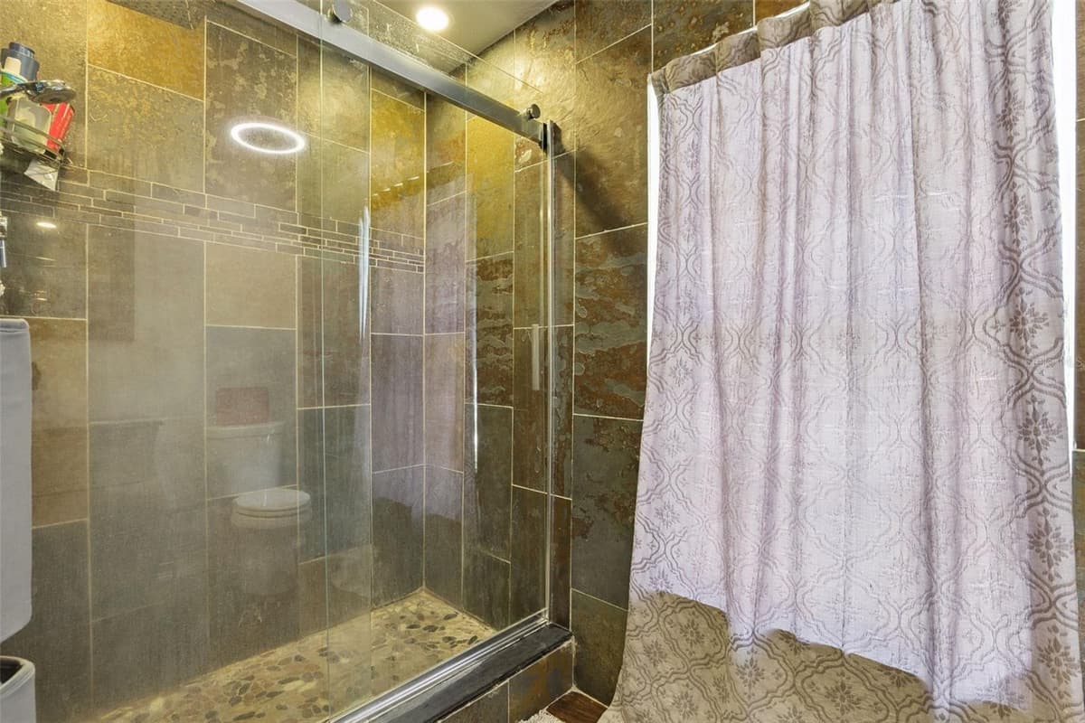 939 CLOVERLEAF BOULEVARD — photo 11 of 15