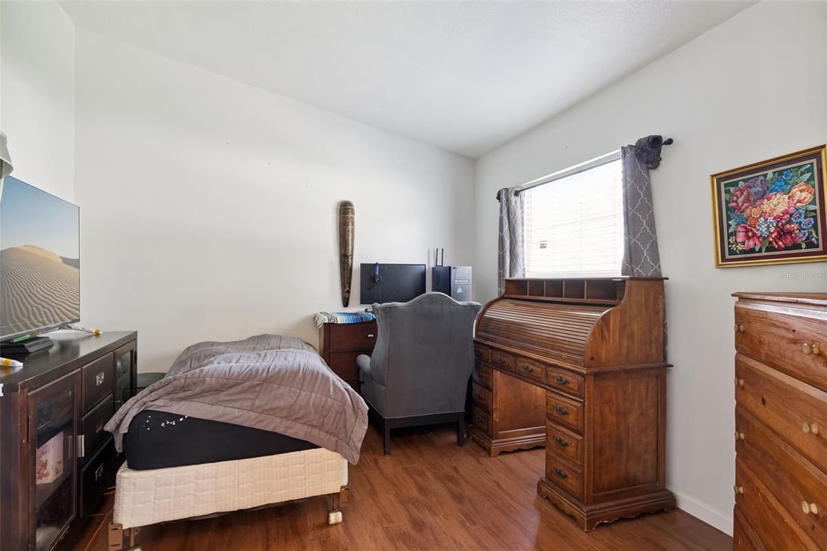 939 CLOVERLEAF BOULEVARD — photo 13 of 15