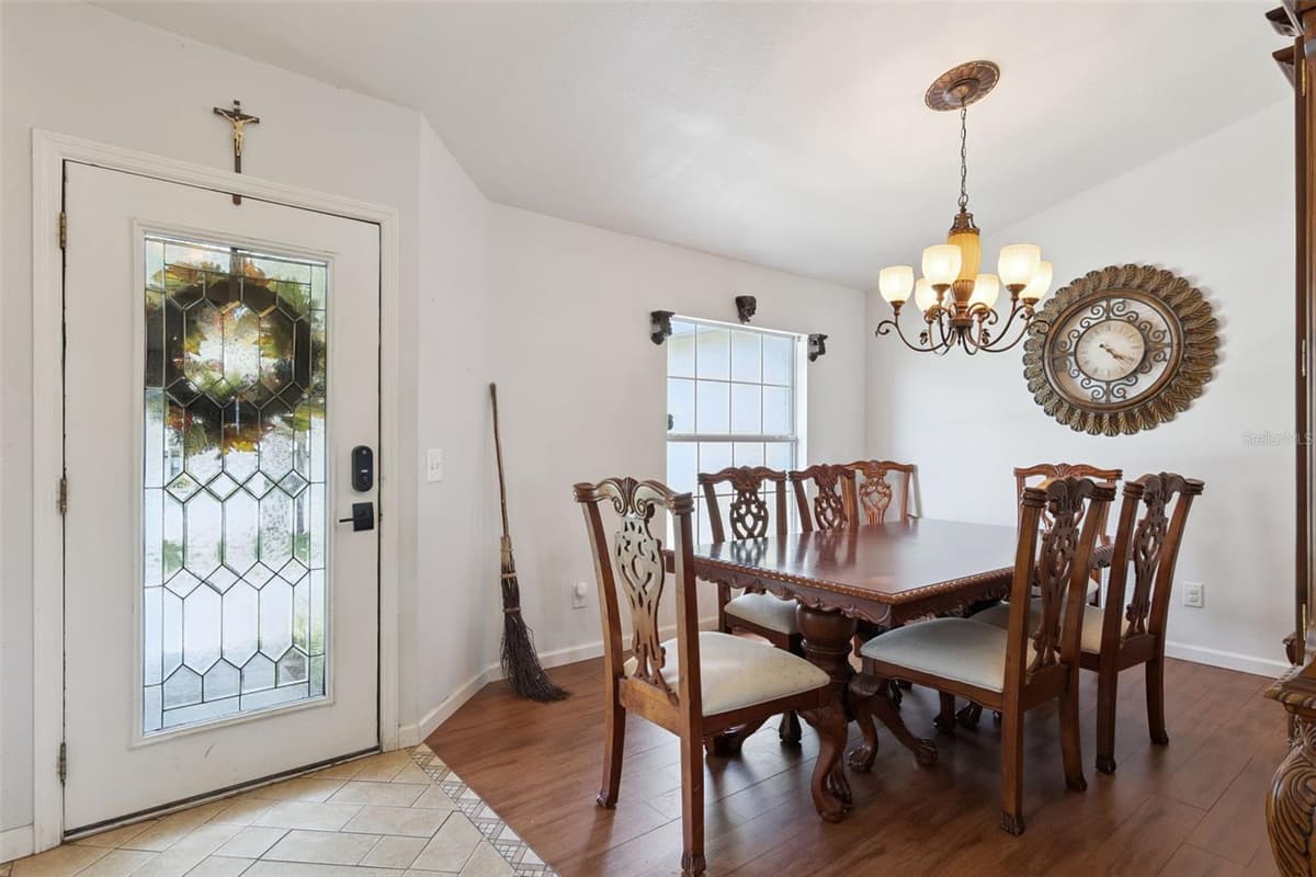 939 CLOVERLEAF BOULEVARD — photo 5 of 15