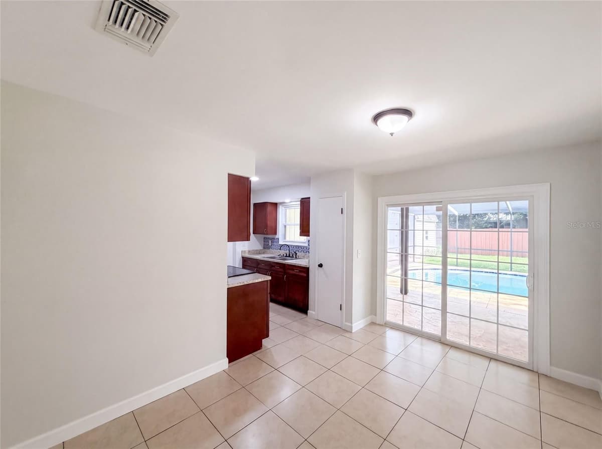 7233 THOMAS JEFFERSON CIRCLE — photo 7 of 18