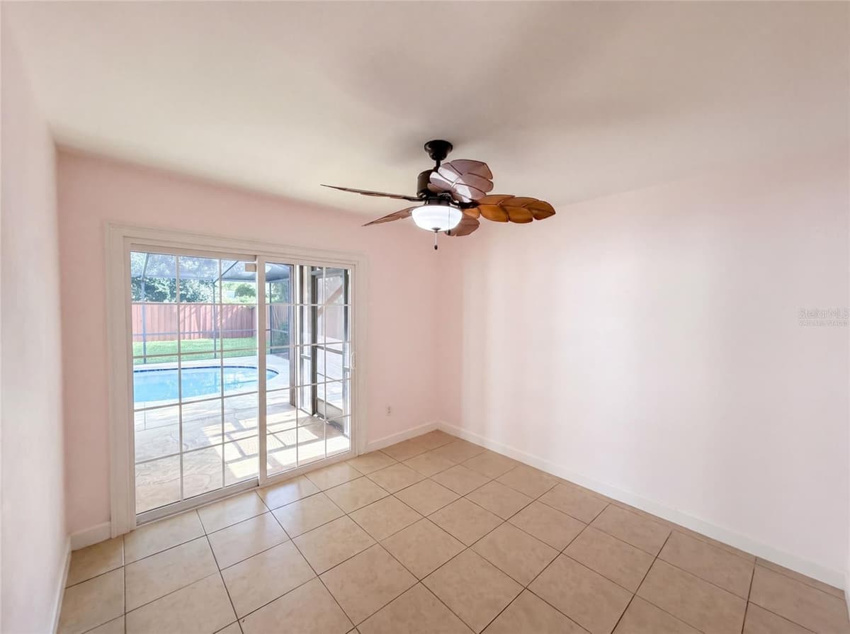 7233 THOMAS JEFFERSON CIRCLE — photo 4 of 18
