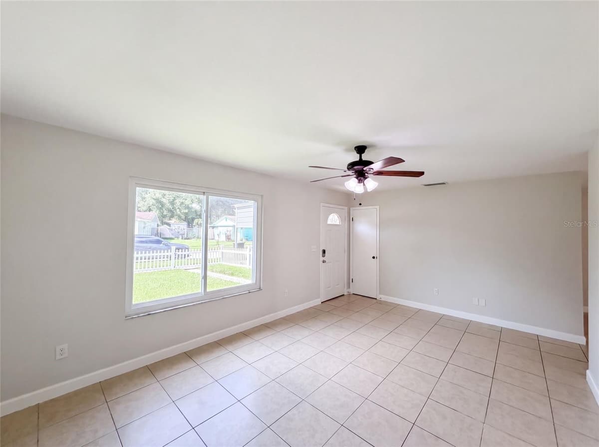 7233 THOMAS JEFFERSON CIRCLE — photo 3 of 18