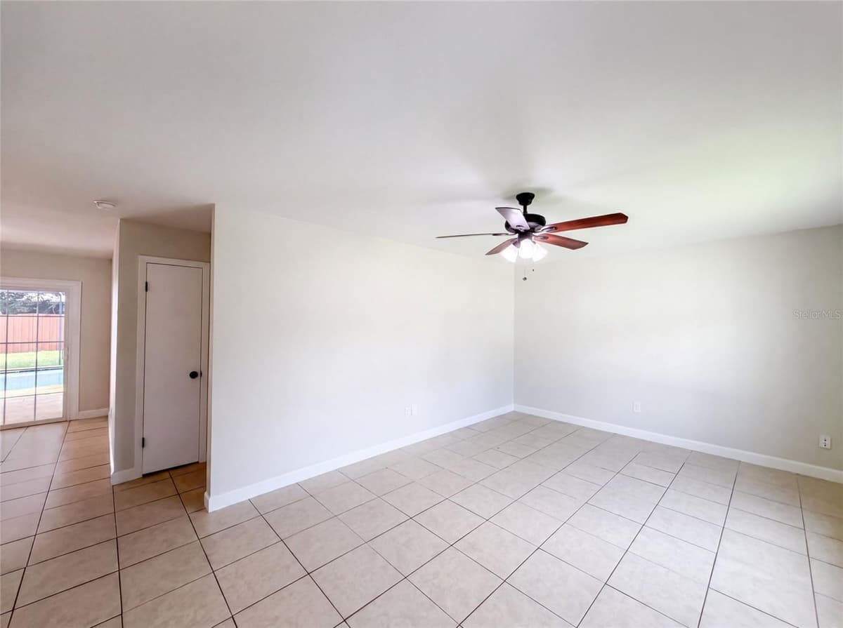 7233 THOMAS JEFFERSON CIRCLE — photo 12 of 18