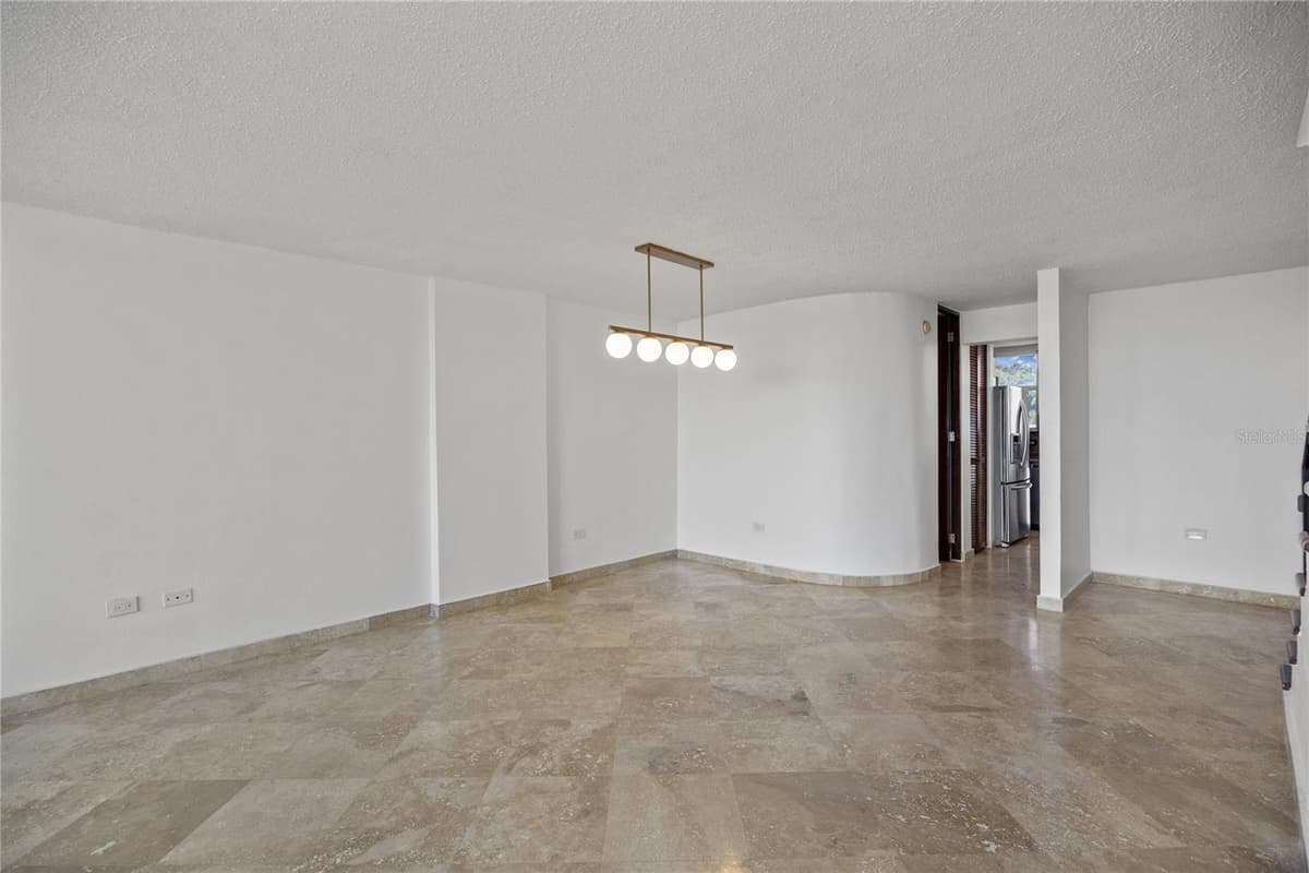 146 Ave Santa Ana BOSQUE DE LA VILLA DE TORRIMAR — photo 4 of 23