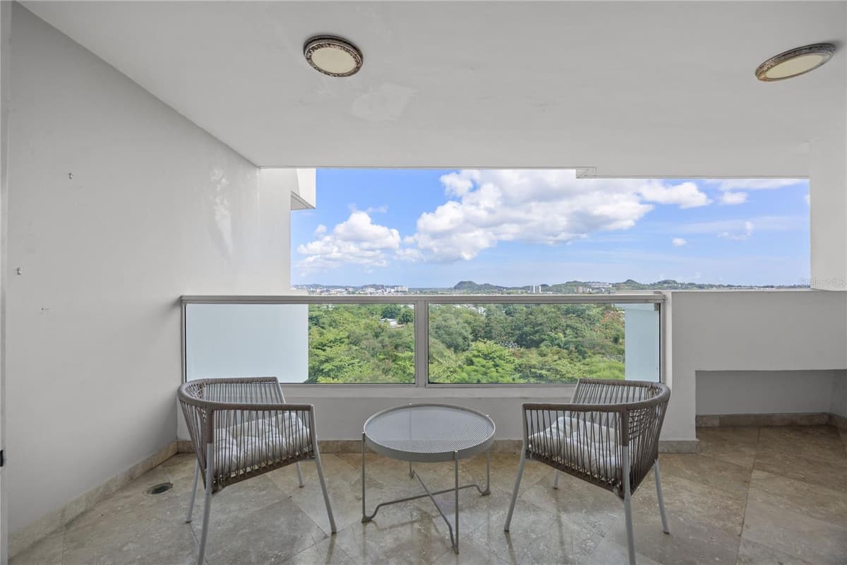 146 Ave Santa Ana BOSQUE DE LA VILLA DE TORRIMAR — photo 7 of 23