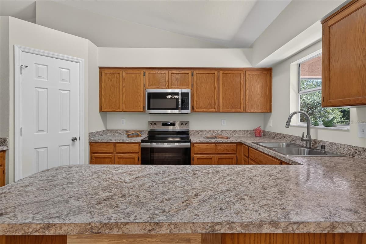 827 FORESTWOOD DRIVE — photo 9 of 23