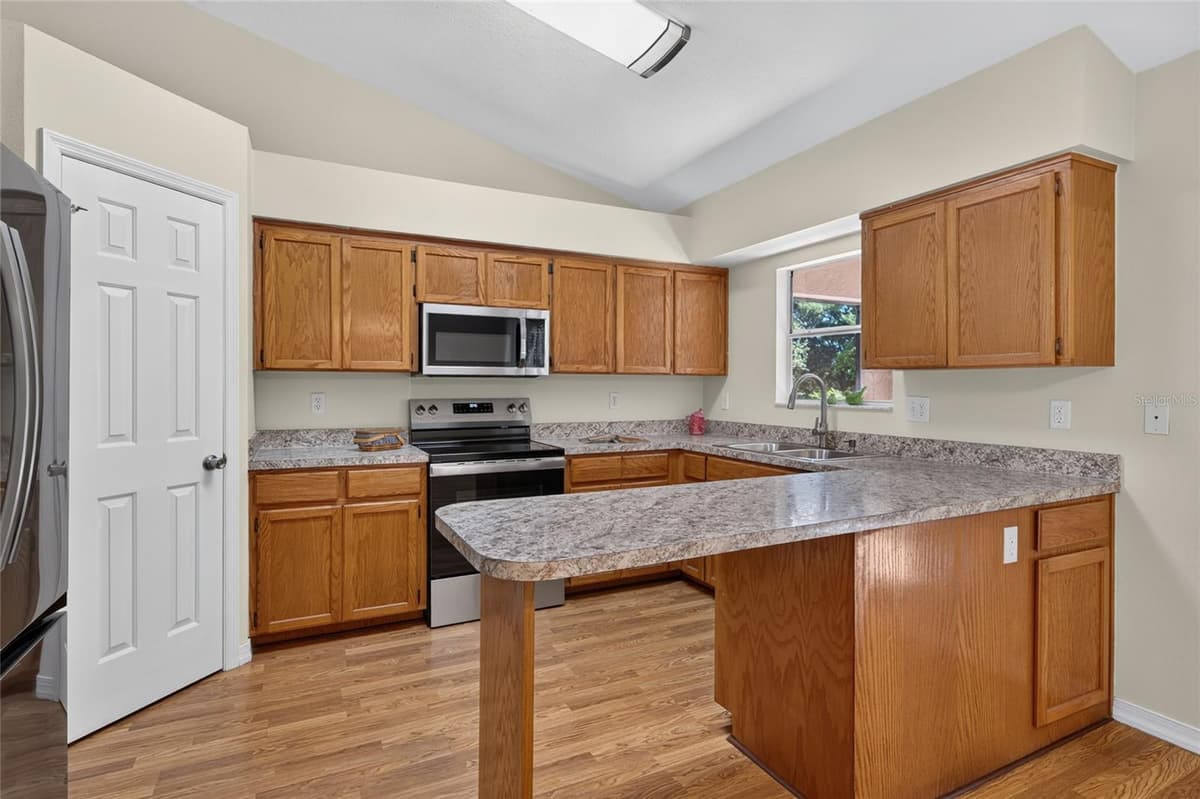 827 FORESTWOOD DRIVE — photo 8 of 23