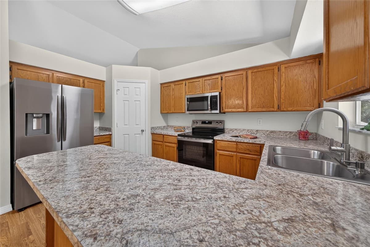 827 FORESTWOOD DRIVE — photo 10 of 23