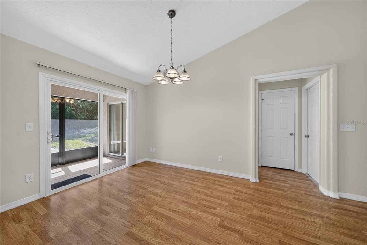 827 FORESTWOOD DRIVE — photo 7 of 23