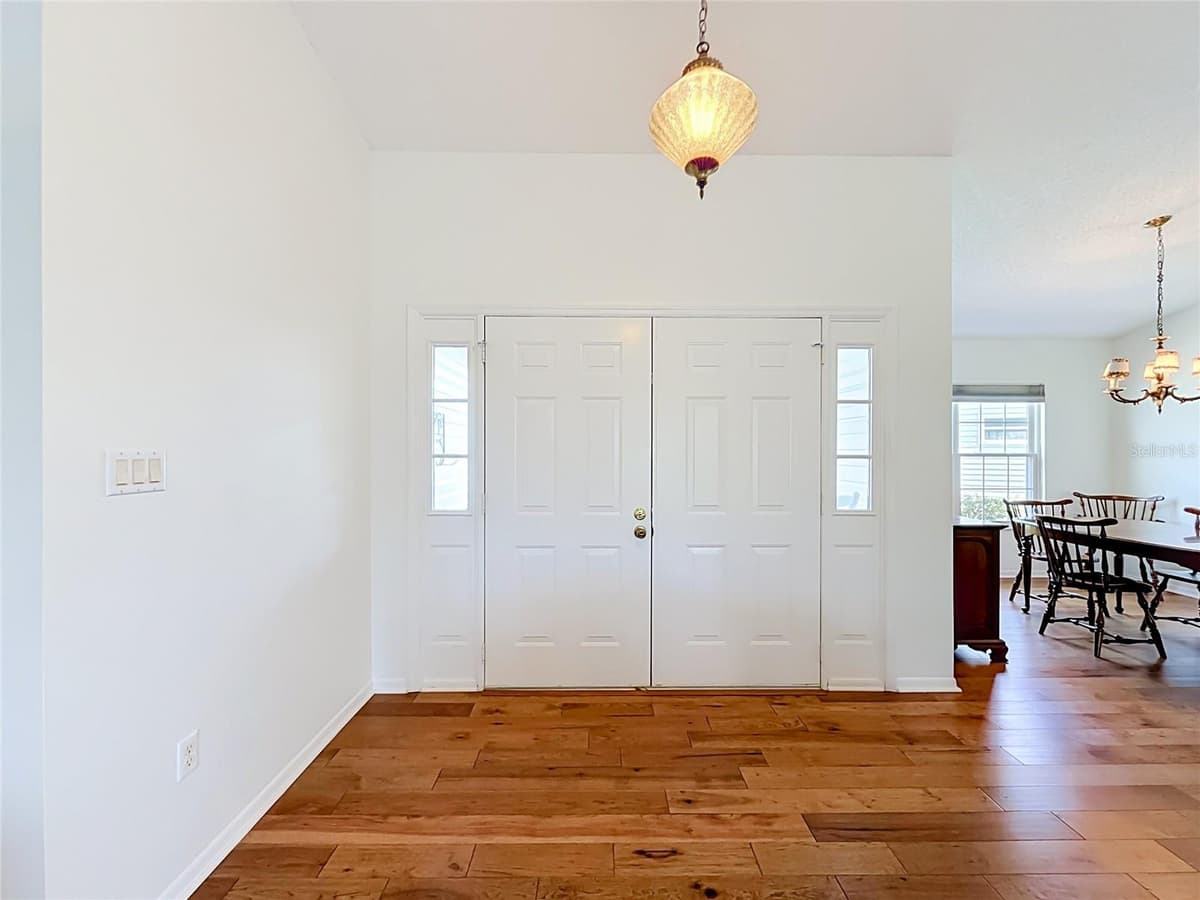 25106 MERIWEATHER ROAD — photo 6 of 52