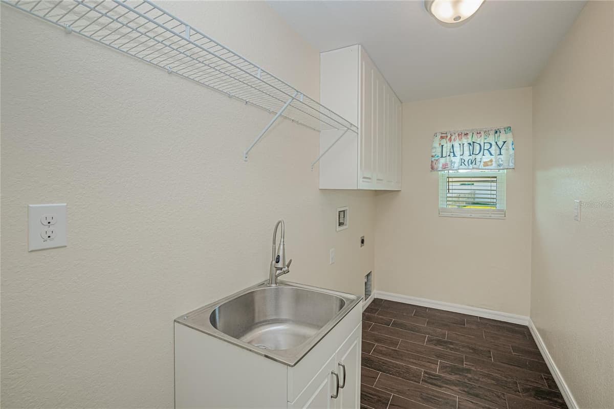 206 WATERWAY DRIVE — photo 8 of 56
