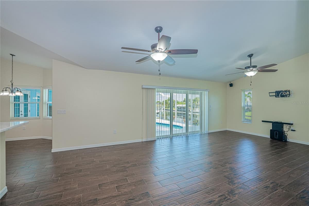 206 WATERWAY DRIVE — photo 20 of 56