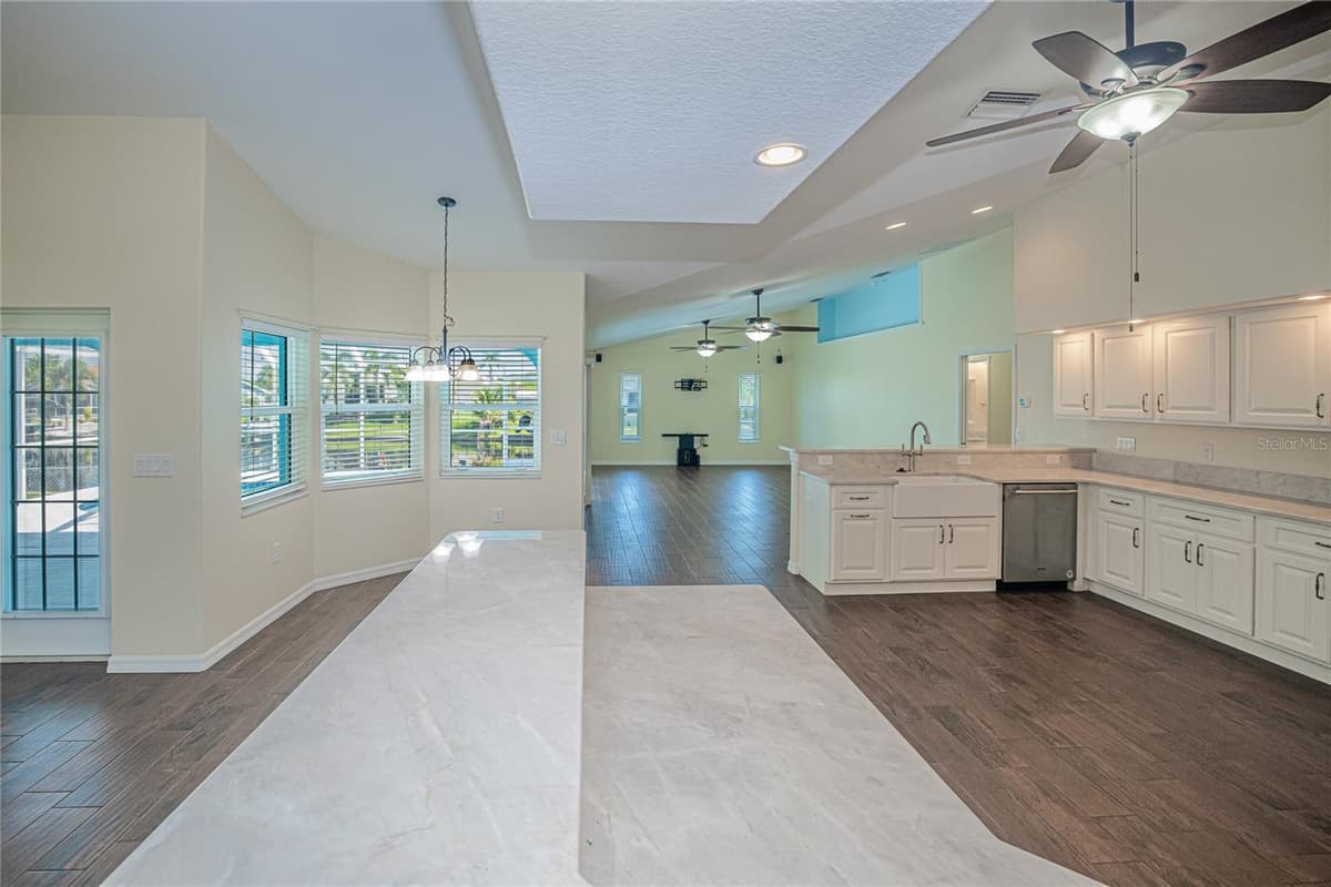 206 WATERWAY DRIVE — photo 18 of 56