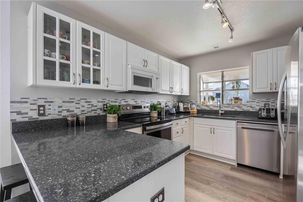 13951 HARBOR VIEW DRIVE — photo 3 of 30